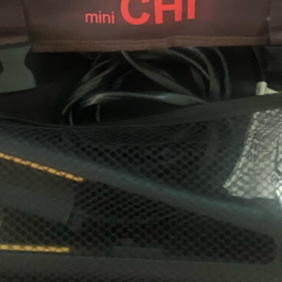 Chi hair styling with travel case super cute and spacious - flat iron - Picture 5 of 10